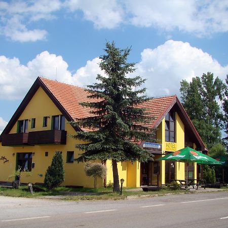 Restaurace Penzion Rafael Dlouhá Brtnice Quarto foto