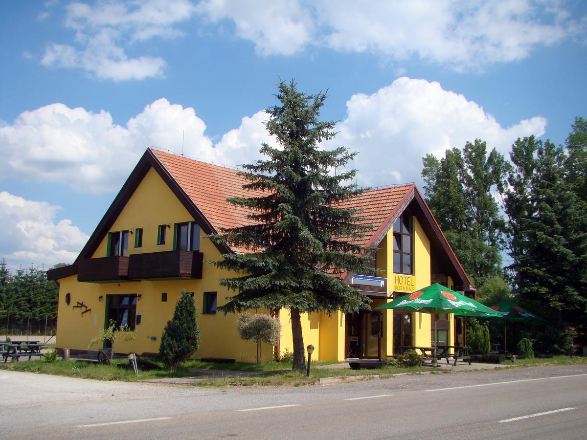 Restaurace Penzion Rafael Dlouhá Brtnice Quarto foto